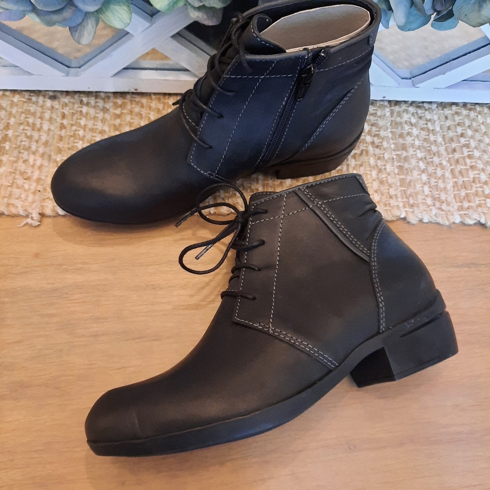 WOLKY LACE UP LEATHER BOOTS